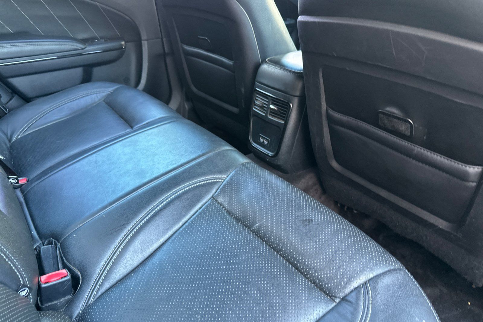 Used 2017 Dodge Charger SE w/ Blacktop Package RWD image 17
