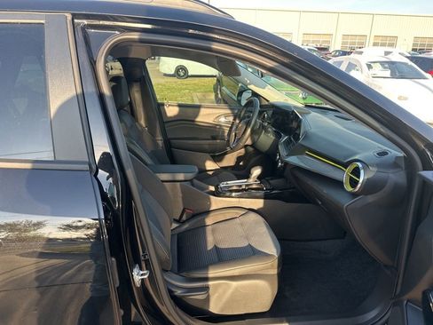 Used 2025 Chevrolet Trax LT w/ Driver Confidence Package image 23