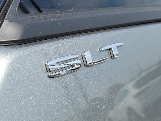 Used 2024 GMC Terrain SLT AWD/4WD image 8
