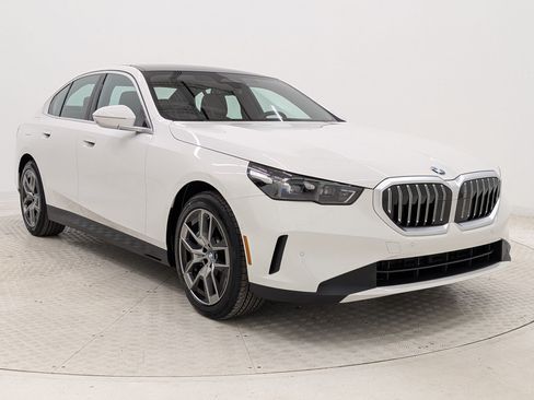 New 2026 BMW 530i w/ Premium Package RWD image 7