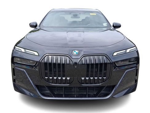 Used 2023 BMW 760i xDrive AWD/4WD image 2