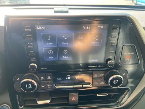 Used 2021 Toyota Highlander XLE AWD/4WD image 26