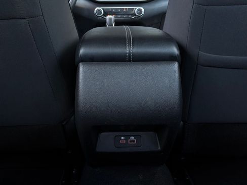 Used 2025 Nissan Altima 2.5 SV FWD image 14