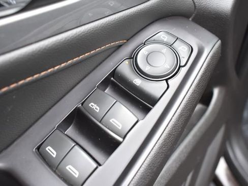 Used 2018 Chevrolet Traverse LT image 19