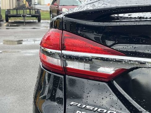 Used 2017 Ford Fusion Titanium FWD image 10
