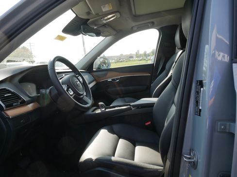 New 2025 Volvo XC90 B6 Plus w/ Protection Package Premier image 5