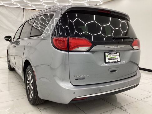 Used 2020 Chrysler Pacifica Touring-L Plus image 9