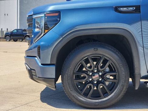 Used 2024 GMC Sierra 1500 Pro w/ Graphite Edition RWD image 8