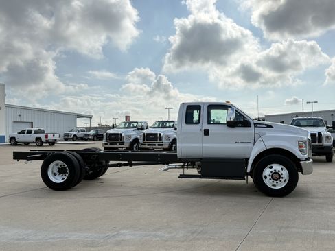 New 2026 Ford F650 2WD SuperCab Super Duty image 8