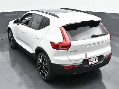 New 2025 Volvo XC40 B5 Plus w/ Climate Package AWD/4WD image 38