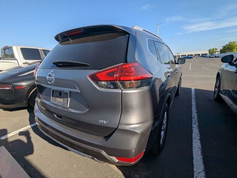 Used 2017 Nissan Rogue SV image 5