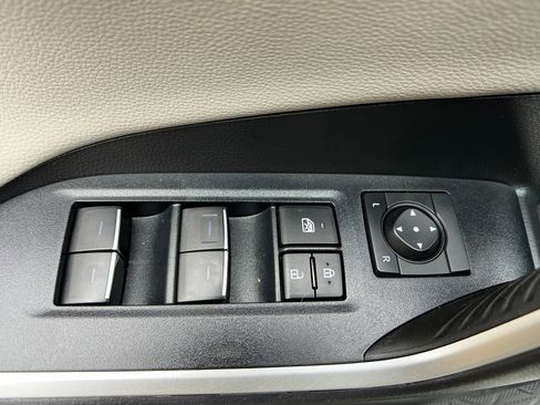 Used 2022 Toyota RAV4 Limited image 11