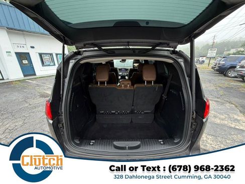 Used 2017 Chrysler Pacifica Limited FWD image 17