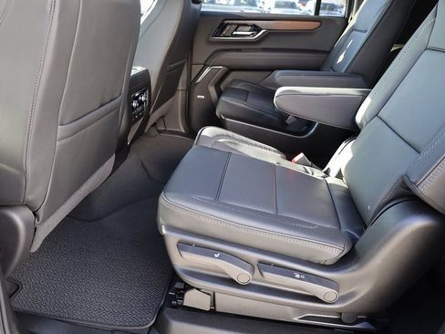 New 2026 GMC Yukon XL Denali w/ Denali Reserve Package image 17