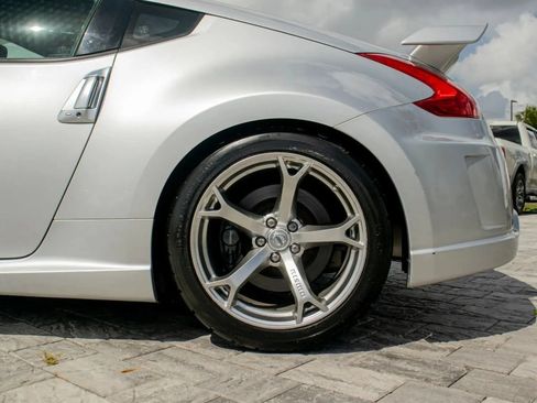 Used 2009 Nissan 370Z NISMO RWD image 12