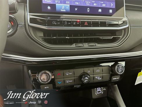 New 2026 Jeep Compass Latitude image 32