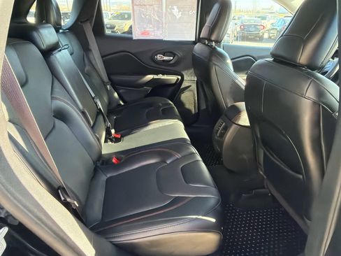 Used 2022 Jeep Cherokee Trailhawk w/ Premium Leather Package AWD/4WD image 12
