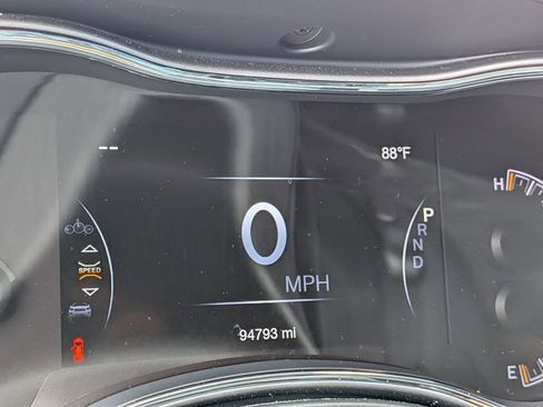 Used 2019 Jeep Grand Cherokee Limited image 4