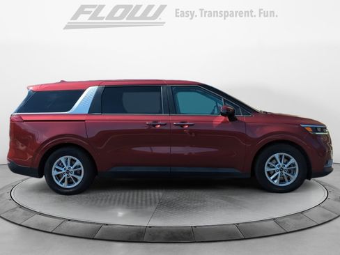 Used 2023 Kia Carnival LX FWD image 10