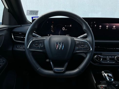 Used 2025 Buick Envista Sport Touring image 32