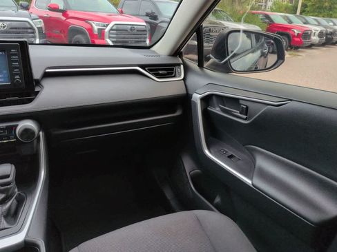 Used 2019 Toyota RAV4 LE FWD image 16