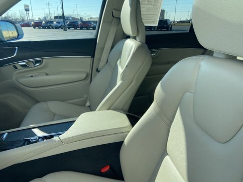 Used 2020 Volvo XC90 T5 Momentum w/ Protection Package Premier image 15