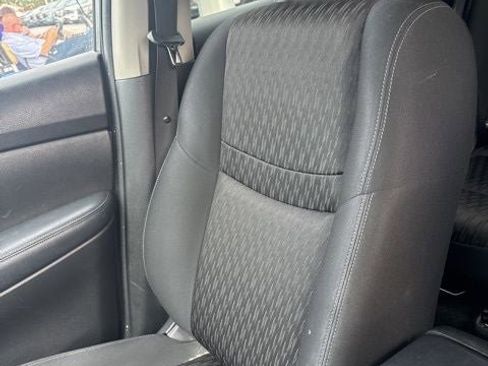 Used 2019 Nissan Rogue SV image 12