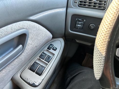 Used 2001 Toyota Camry LE FWD image 19