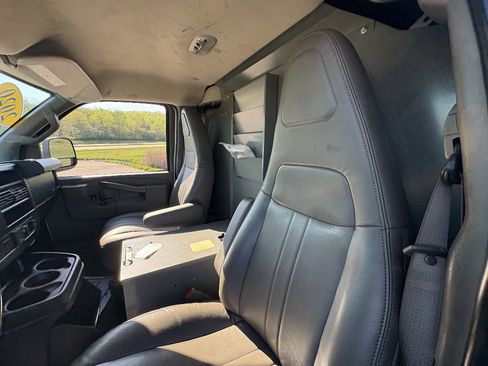 Used 2020 Chevrolet Express 3500 Extended w/ Driver Convenience Package RWD image 24