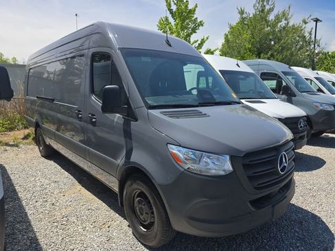 Used 2025 Mercedes-Benz Sprinter 2500 image 1