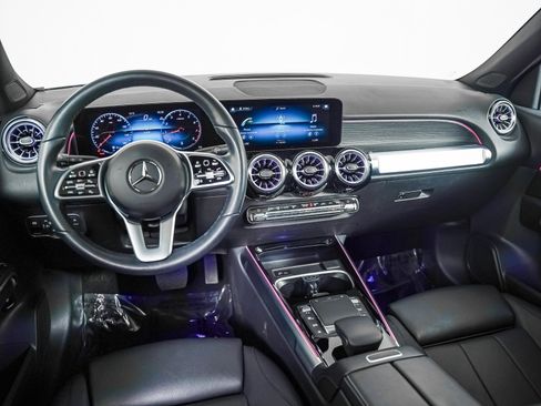 Certified 2023 Mercedes-Benz GLB 250 4MATIC w/ Premium Package image 18