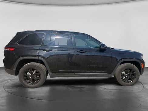 Used 2024 Jeep Grand Cherokee Altitude AWD/4WD image 11