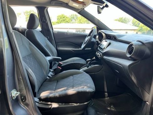 Used 2020 Nissan Kicks S w/ Interior Electronics Package FWD image 22