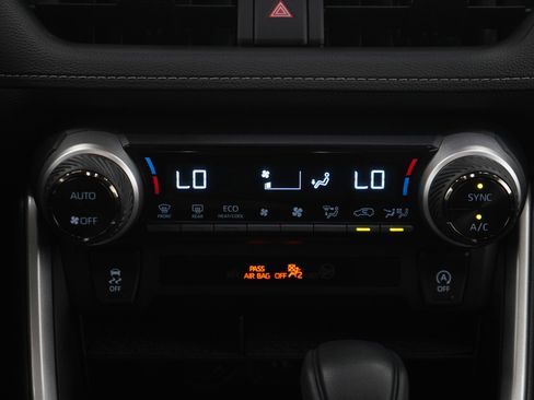 Used 2025 Toyota RAV4 XLE AWD/4WD image 18
