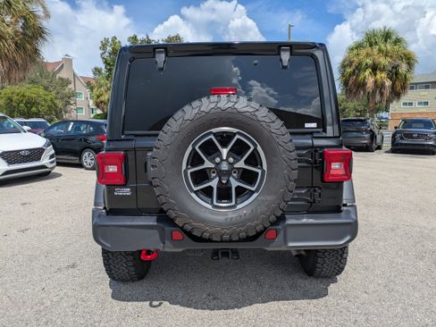 Used 2025 Jeep Wrangler Unlimited Rubicon w/ Convenience Group AWD/4WD image 6