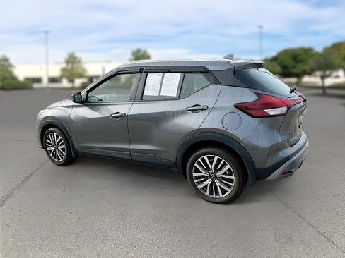 Used 2023 Nissan Kicks SV image 4