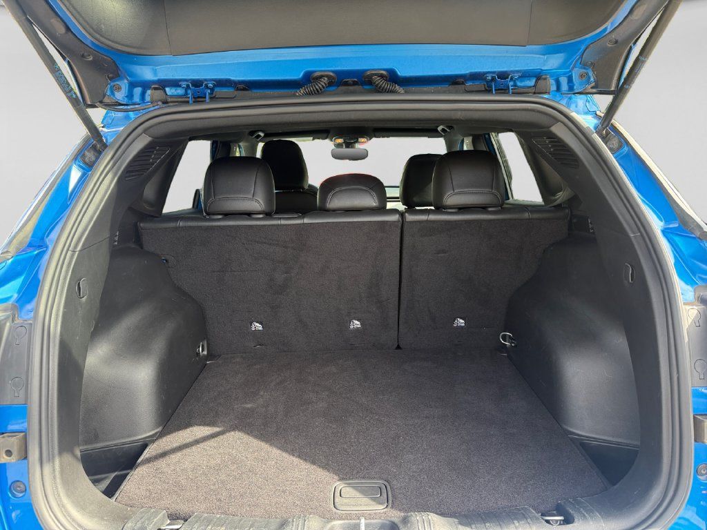 Used 2025 Jeep Compass Latitude AWD/4WD image 18