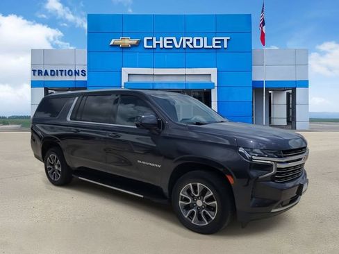 Certified 2023 Chevrolet Suburban LT w/ Luxury Package RWD image 2