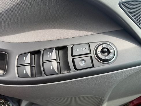 Used 2015 Hyundai Elantra SE w/ Option Group 02 FWD image 17