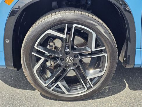 Certified 2025 Volkswagen Tiguan SEL R-Line AWD/4WD image 8