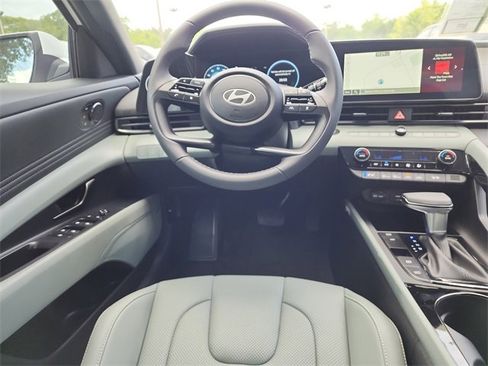 New 2025 Hyundai Elantra Limited image 12