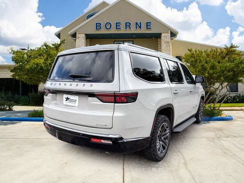 Used 2022 Jeep Wagoneer Series III w/ Flexible Seating Group AWD/4WD image 5