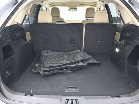 Used 2023 Ford Edge SE image 17