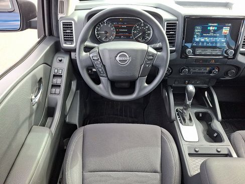 Used 2022 Nissan Frontier SV w/ Technology Package image 11