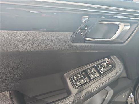 Used 2021 Porsche Macan AWD/4WD image 19