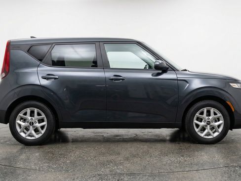 Used 2025 Kia Soul LX w/ LX Technology Package FWD image 11
