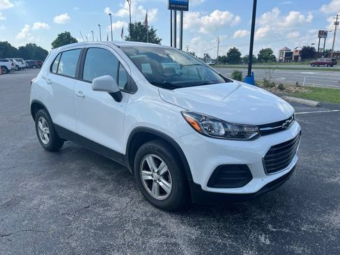 Used 2020 Chevrolet Trax LS AWD/4WD image 2