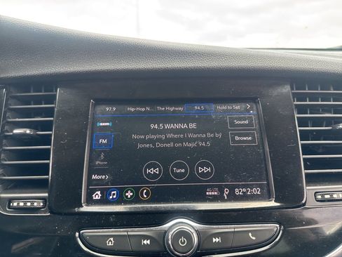 Used 2022 Buick Encore Preferred image 38