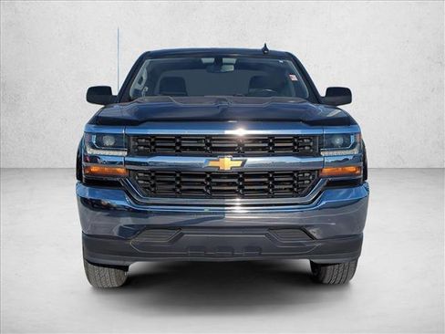 Used 2018 Chevrolet Silverado 1500 LT image 2