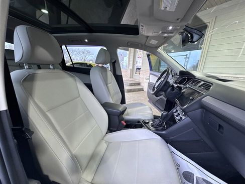 Used 2021 Volkswagen Tiguan SE w/ Panoramic Sunroof Package image 15